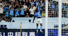 蓉城申花绿茵场角逐：韦世豪归队，蓉城小胜申花